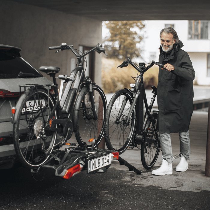 Loading a bike onto the Thule Epos with the ramp accessory