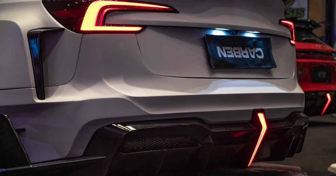 Widebody fender flares and side skirts