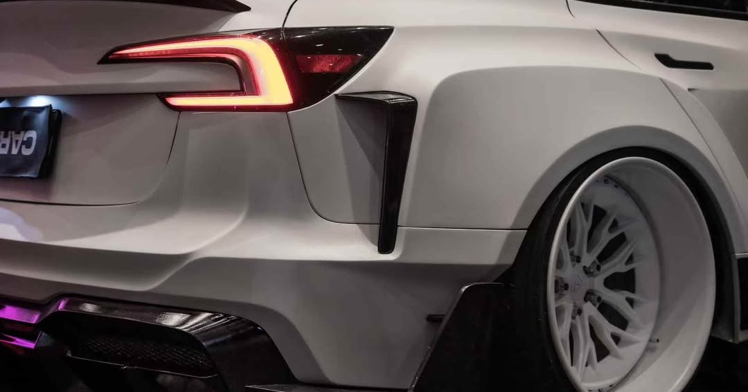 Widebody fender flares and side skirts